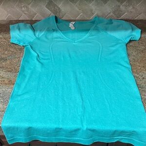 lululemon athletica jade green V-Neck Short Sleeve swiftly tee.